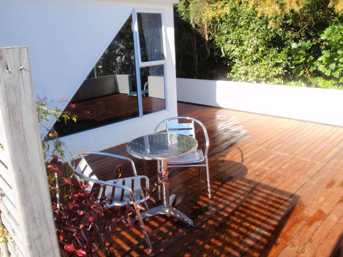 Front Studio, Palms - Tapu Bay Studio Tasman